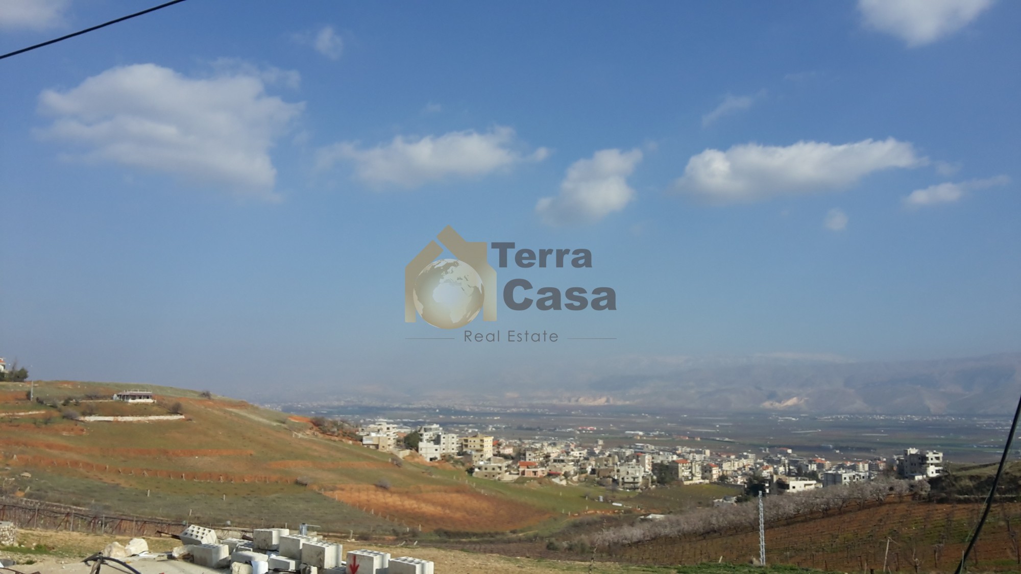 Land for sale in zahle located in a luxurious neighborhood for sale with open view